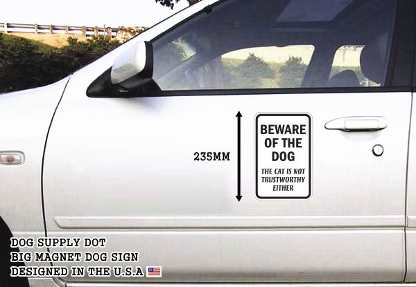 BEWARE OF THE DOG THE CAT IS NOT TRUSTWORTHY EITHER マグネットサイン