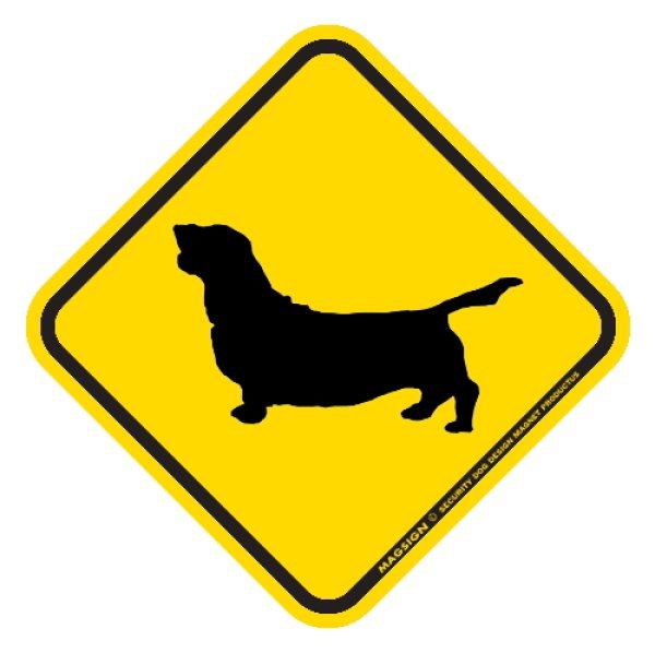 画像1: [MAGSIGN] 犬横断注意/犬飛び出し注意 マグネット＆ステッカー 黄色(イエロー) 車 屋外用(防水/耐水・耐光仕様) 日本製：バセットハウンド (1)