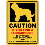 画像2: [MAGSIGN] CAUTION IF YOU FIND マグネット＆ステッカ：ラブラドゥードル（ホワイト/イエロー） 手を出さない ドアは閉めたまま 食べ物は見せない 英語 警戒 車 屋外用(防水/耐水・耐光仕様) 日本製 (2)