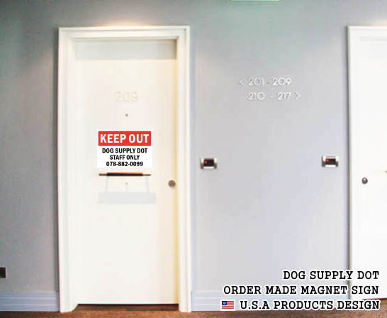 英語や数字・記号でアメリカンなオリジナルマグネット看板が作れるオーダーメイドのマグネットサイン:KEEP OUT